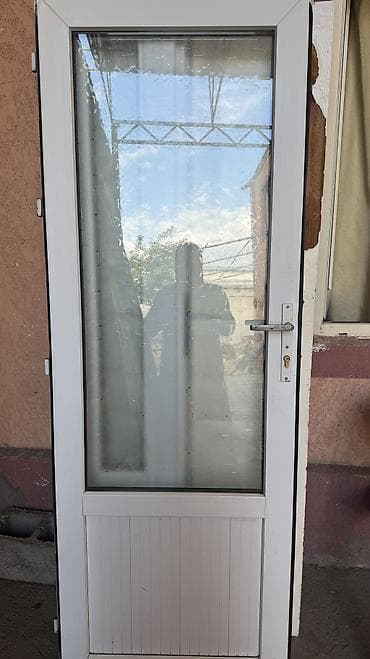 бронь двери: Пластиковая дверь, Б/у, Со стеклом, Китайская — 1