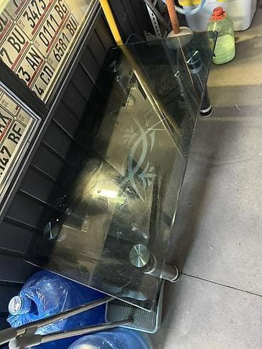 Стеклянный журнальный/кофейный столик с декоративным матовым рисунком