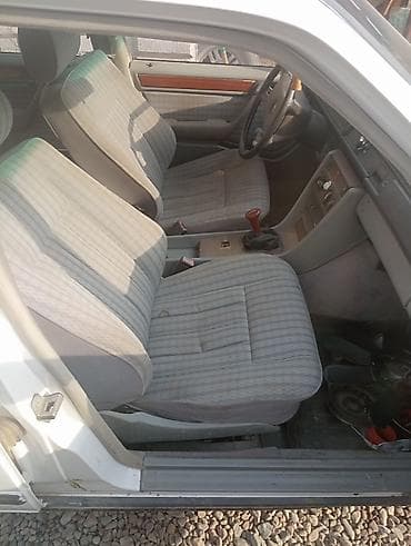 сапог спринтер: Mercedes-Benz W124: 1989 г., 2.5 л, Механика, Дизель, Седан — 5