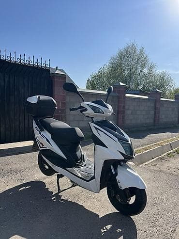 мопед 125: Тип скутера 125 куб. см, Бензин — 2