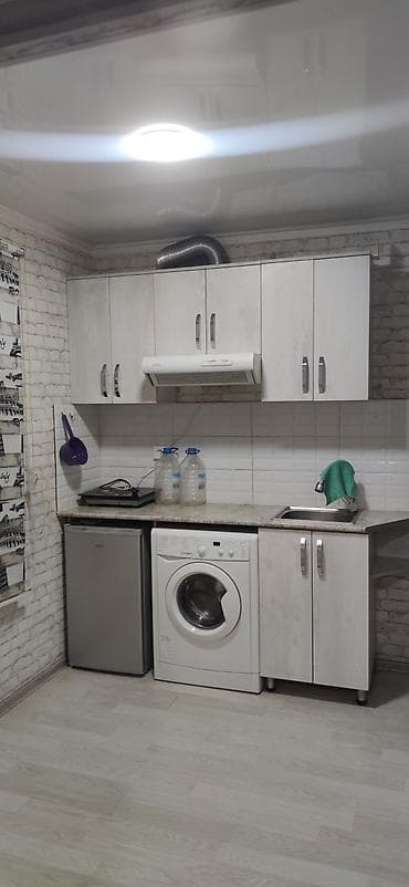 Сдаю Планировка и оснащение: - Кухня: навесные и напольные шкафы