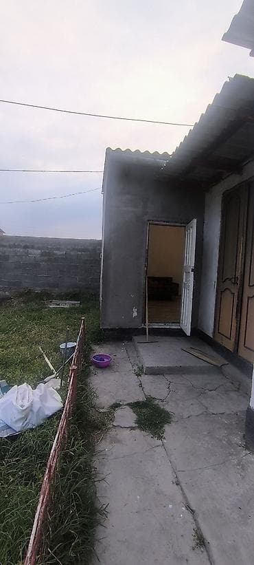 Недвижимость: Квартира берилет. 1 комната. мебель: диван, шкаф. душ бар. Ош базарга — 1