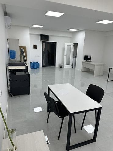 open space: Аренда офисов, 92 м², В бизнес центре, С видом на горы, 1 линия, С оборудованием — 2
