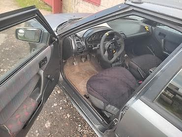 mitsubishi pojero: Mazda 323: 1994 г., Механика, Бензин — 3