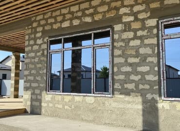 Окно ПВХ с многокамерным профилем и стеклопакетом обеспечивает хорошую