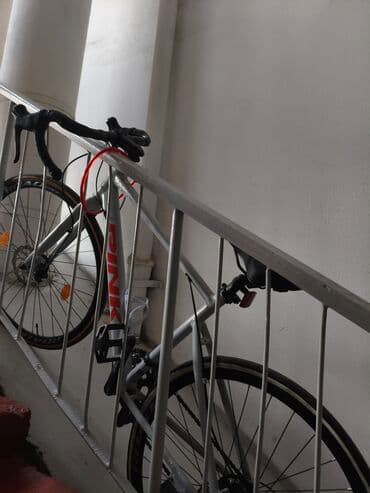 Шоссейный велосипед (гибрид/гравел-стайл) - Рама из алюминия, цвет