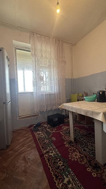каракол продаю квартиру: 2 комнаты, 48 м², Индивидуалка, 3 этаж, Старый ремонт — 4