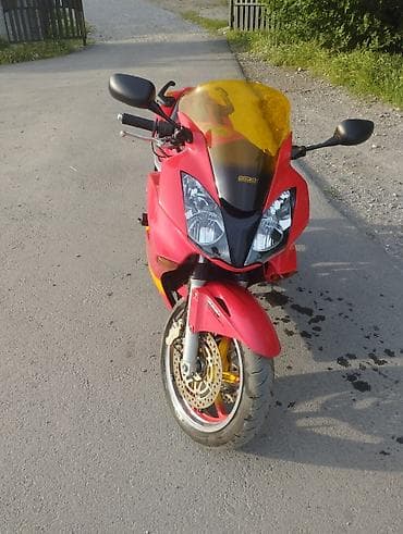 мотоцил: Спортбайк Honda, 800 куб. см, Бензин, Взрослый — 1
