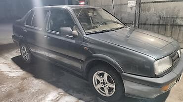 Транспорт: Volkswagen Vento: 1993 г., 1.8 л, Механика, Бензин, Седан — 5