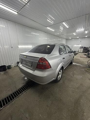 Транспорт: Chevrolet Aveo: 2010 г., Механика, Бензин, Седан — 4