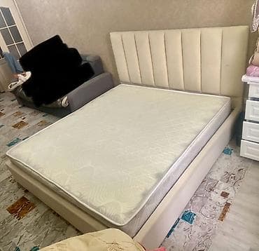 спалный кроват: Двуспальная кровать, Б/у, С мягким изголовьем, длина - 200 см — 2