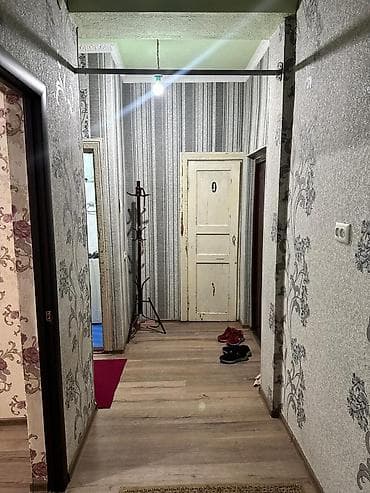 Бөлмөлөр: Сдается квартира - Комната светлая, с большим окном и шторами — 3