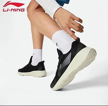 Босоножки, сандалии, шлепанцы: Мужские беговые кроссовки Li-Ning (черные с контрастной светлой — 3