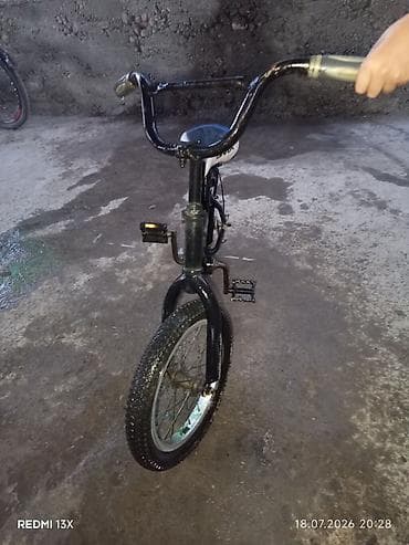 Детский транспорт: Детский велосипед BMX-стиля - Размер колес: примерно 16 продаю — 2