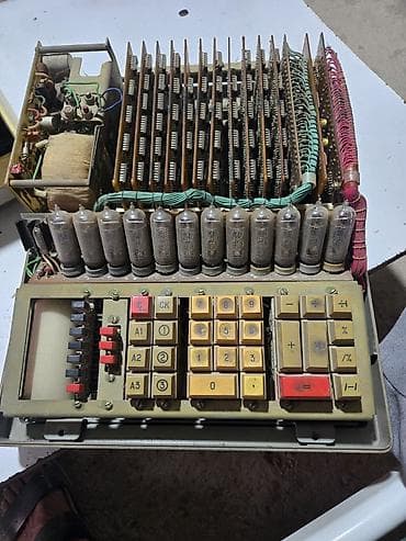 socket 2011: Электронный настольный калькулятор на газоразрядных индикаторах — 1