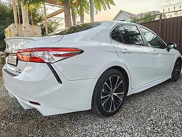 70: Toyota Camry: 2020 г., Гибрид, Седан — 5