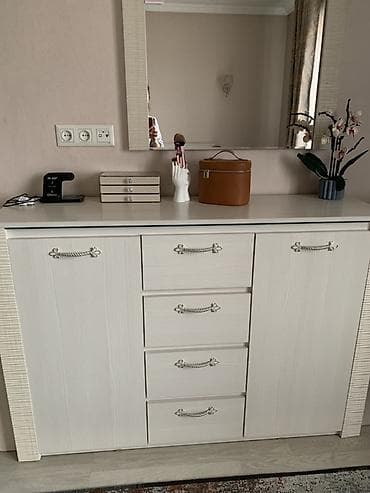 Спальный гарнитур, светлый древесный оттенок с декоративными