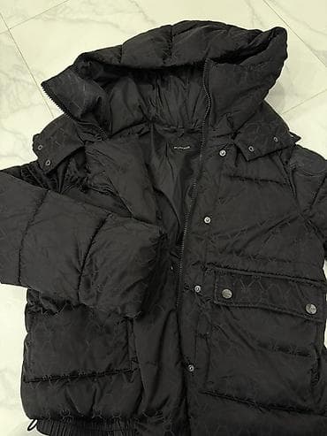 Женский пуховик PINKO, черный - Утепленный короткий пуховик с — 1