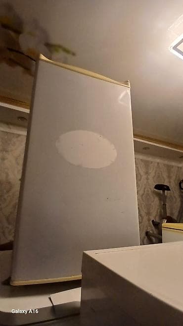 Холодильник однокамерный с морозильным отделением сверху. - Тип