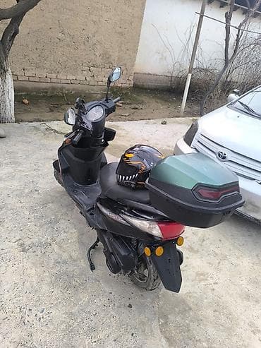 audi quattro: Скутер M8 electric (надпись на борту) черного цвета. Основные — 4