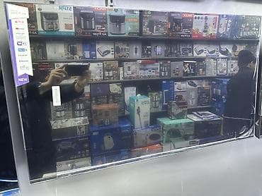 продаю телевизор с интернетом: Смарт‑телевизор с тонкими рамками и диагональю примерно 55–65" — 1