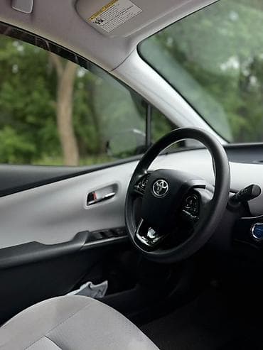model y: Toyota Prius: 2019 г., Автомат, Гибрид, Хэтчбэк — 7