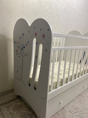 оптом памперсы в бишкеке: Манеж-кровать, Б/у, С комодом, Дерево — 3