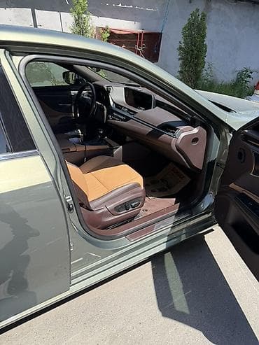 Lexus ES: 2019 г., 2.5 л, Автомат, Гибрид, Седан