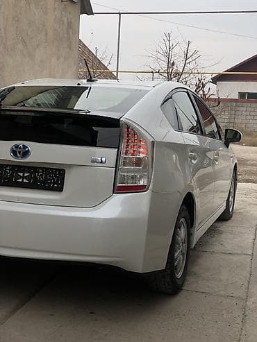 Toyota Prius: 2011 г., 1.8 л, Вариатор, Гибрид, Хэтчбэк