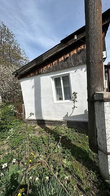 1 комнату: Продаётся небольшой домик на Иссык Куле село Ананьево. С большим — 1