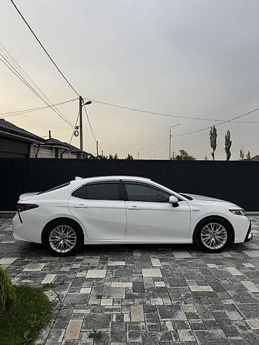 жели: Toyota Camry: 2021 г., 2.5 л, Автомат, Гибрид, Седан — 4