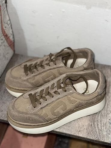 Брали за 3500с
Одевали 1-2 раза at lalafo.kg Брали за 3500с
Одевали 1-2 раза