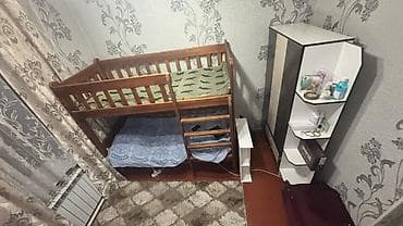 Кресла: Двухъярусная деревянная кровать с лестницей - Материал: массив — 2