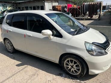 купить авто в кредит без первоначального взноса: Honda Fit: 2007 г., 1.3 л, Вариатор, Бензин, Хэтчбэк — 3