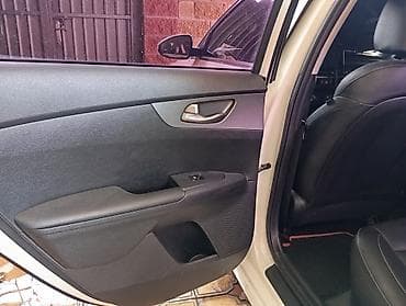 byd plus: Kia K3: 2020 г., Седан — 9
