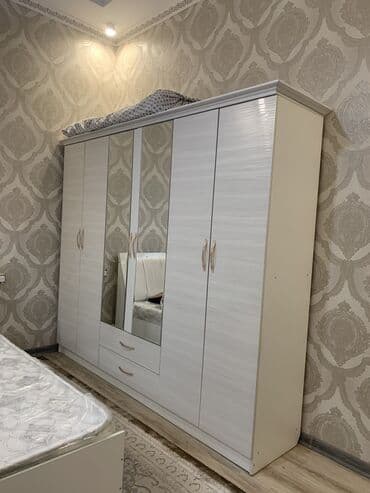 спальный гарнитур без кровати: Спальный гарнитур, Б/у, Двуспальная кровать, Шкаф, Комод, Кыргызстан, ДСП, Самовывоз, цвет - Белый — 1