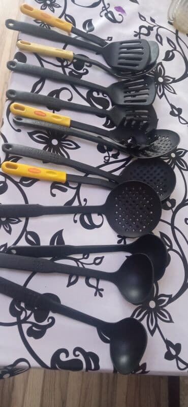 купить набор кухонных ножей: Листайте кастрюли 2х литровые и поварежки пластиковые — 10