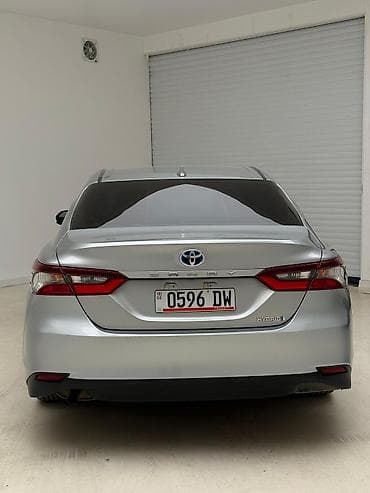 byd seagull: Toyota Camry: 2021 г., Гибрид, Седан — 5