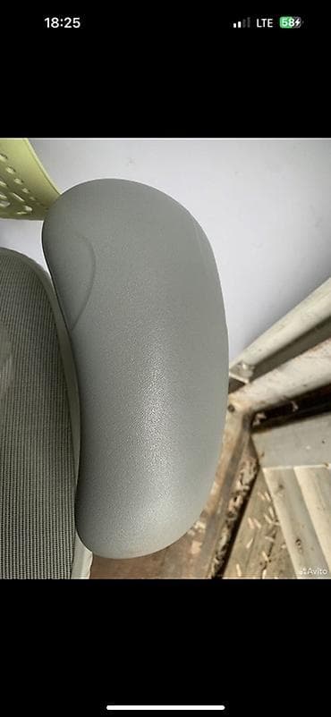 Офисные кресла: Эргономичное компьютерное кресло с сетчатой спинкой Herman Miller — 8