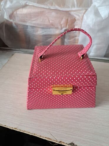 Чемоданы: Продаю чемоданы разные. По 480сом — 2