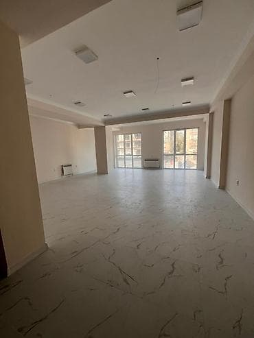 Продажа коммерческой недвижимости: Сдается светлое коммерческое помещение в современном доме по — 2