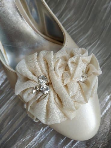 туфли беж цвет: " туфли нарядн. С цветами и без НОВЫЕ 5 пар,цвет- Айвори Размеры 40 — 2