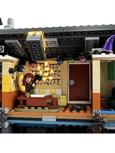 Игрушки: Конструктор Очень странные дела: Дом Крилов, 2593 деталей Размеры — 9