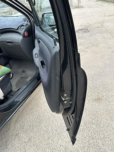 l9 pro: Toyota Yaris: 2004 г., 1 л, Робот, Бензин, Хэтчбэк — 10