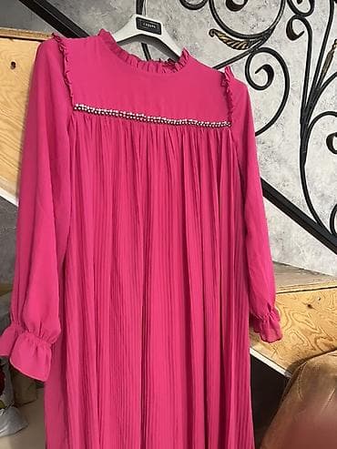 клеш джинсы: Платье макси ярко-розового цвета. Надевала один раз . Белый шарф будет — 1