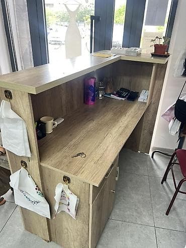 Продаю Ресепшн/стойка администратора из ЛДСП под дуб - Функциональная