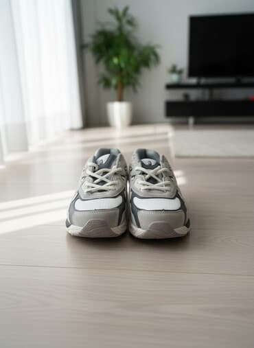 Кроссовки Asics. Новые. - Размер: EU 39 (US 7.5 / UK 6.5). - Верх