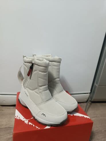 Зимние сапоги светло‑серого цвета. Отличное качество