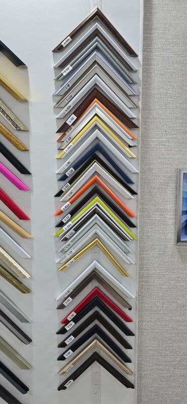 зеркала для студии: В наличии Зеркало с темно-коричневой рамой, рамка ПВХ Ширина рамки — 4