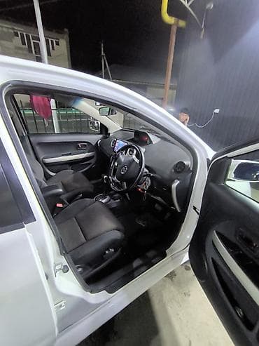 Транспорт: Toyota Ist: 2003 г., 1.5 л, Автомат, Бензин, Хэтчбэк — 2